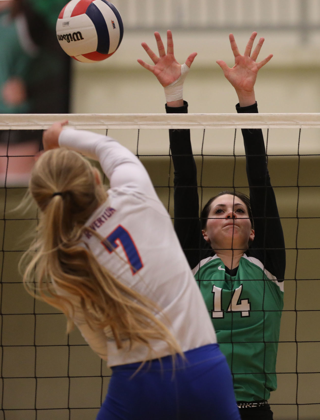 Meridian vs Riverton volleyball 1 9.10.18.jpg